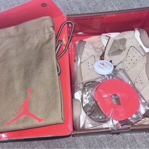 New Travis Scott Jordan 6 Retro Size 8c